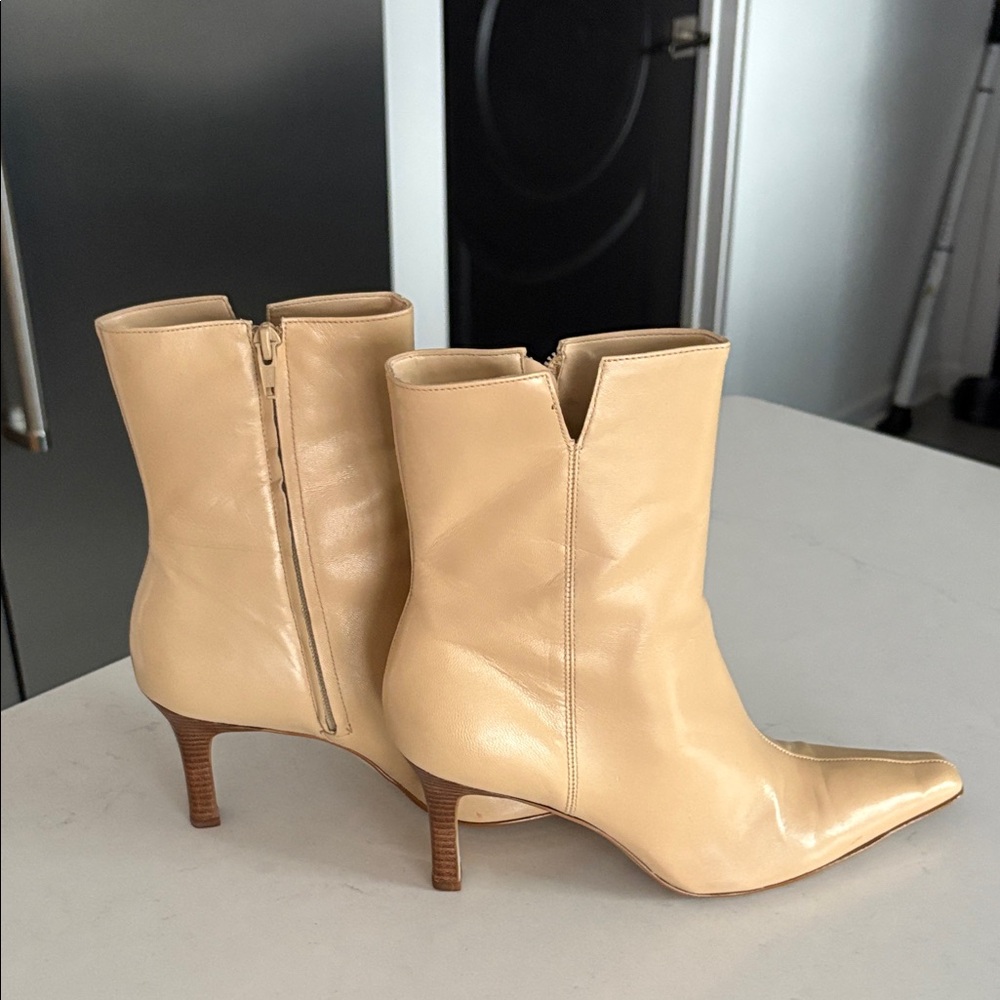 Gianni Bini Butter Cream Heeled Boots sz 91/2 - Picture 3 of 6
